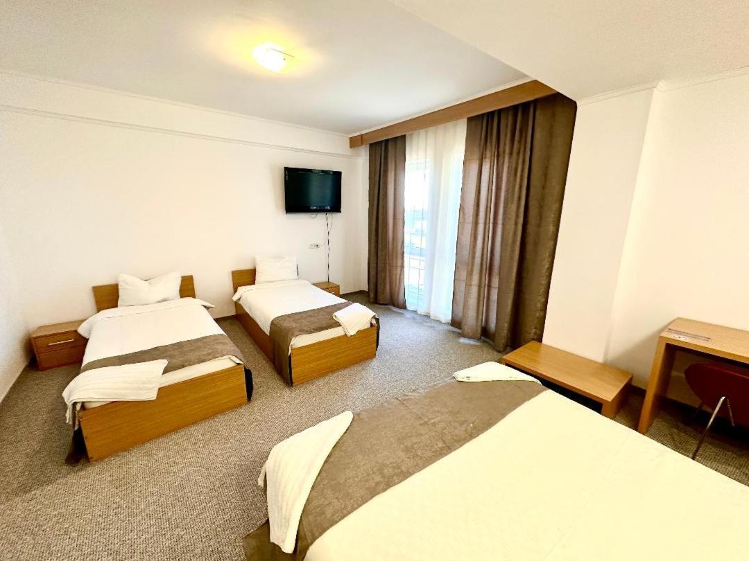 Hotel Riga Arad Exteriör bild
