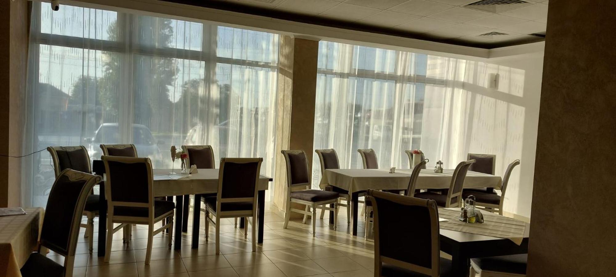 Hotel Riga Arad Exteriör bild