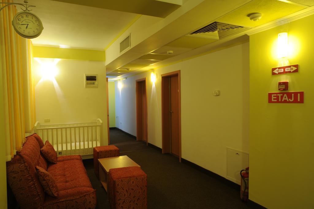 Hotel Riga Arad Exteriör bild